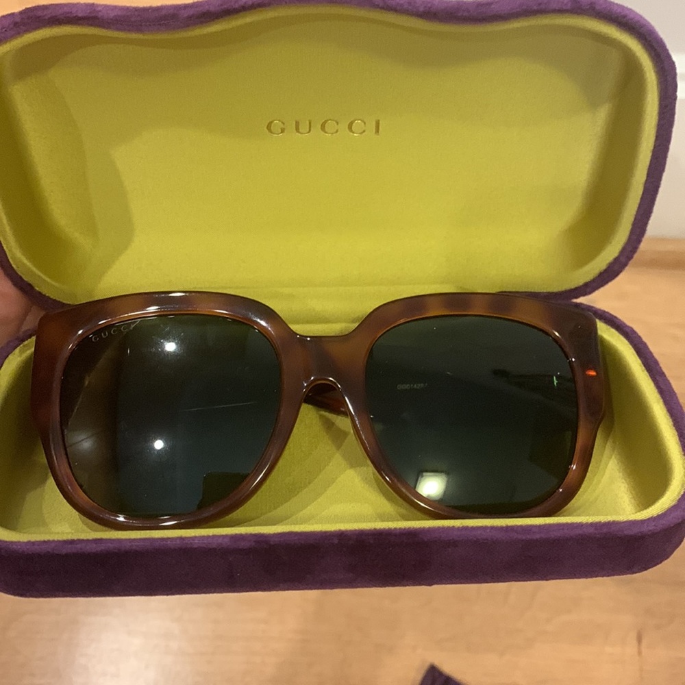 GUCCI 55mm oversized, square, tortoise shell sunglasses.